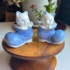 VINTAGE WALES PORCELAIN FIGURAL CAT / KITTEN In Boot, Made In JAPAN